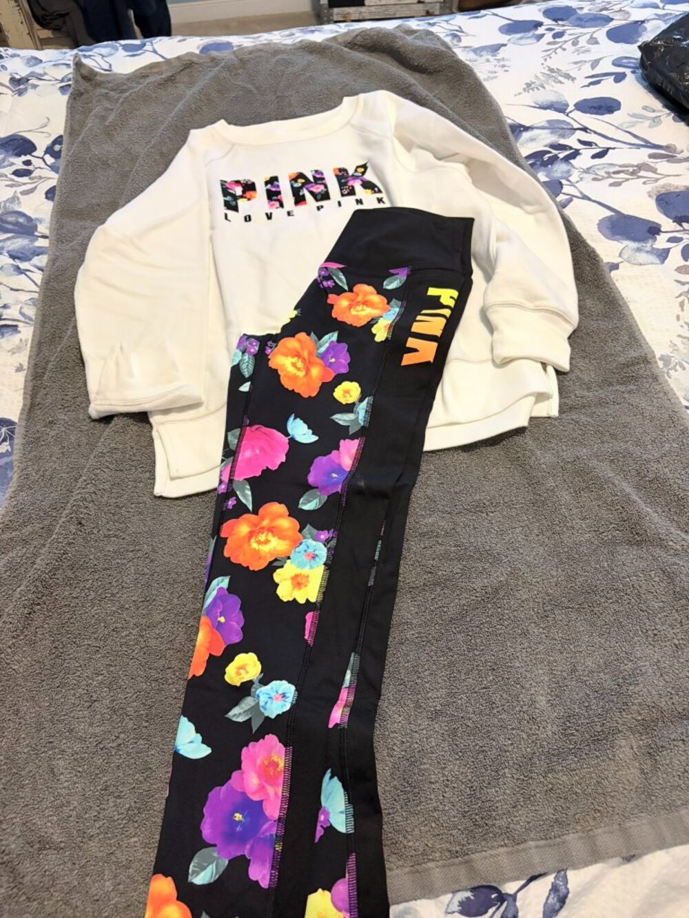 PINK Victorias Secret Oversize Sweatshirt and Ultimate Leggings LN